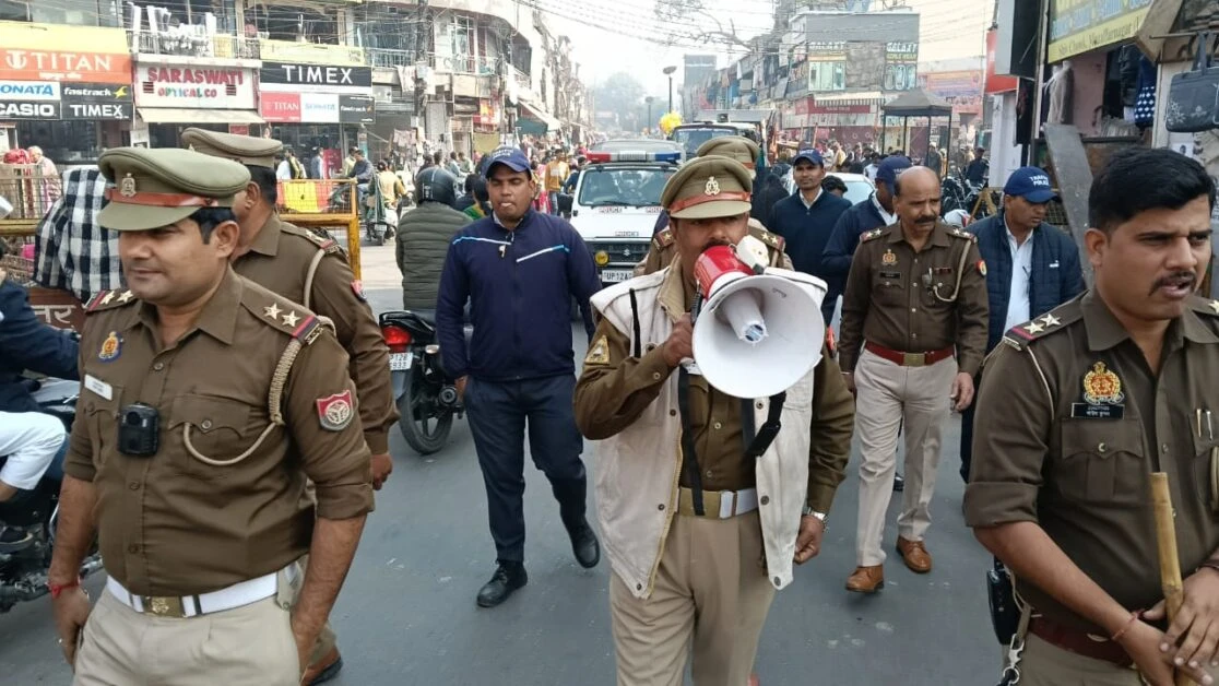 भगतसिंह रोड से ट्रैफिक पुलिस ने अतिक्रमण हटाया, दुकानदारों को दी चेतावनी