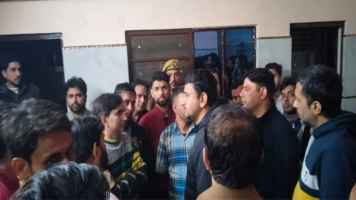 खतौली में परिवार को बंधक बनाकर 55 लाख की लूट