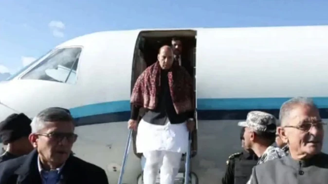 बीआरओ की 125 रणनीतिक परियोजनाओं का उद्घाटन करने लेह पहुंचे रक्षामंत्री