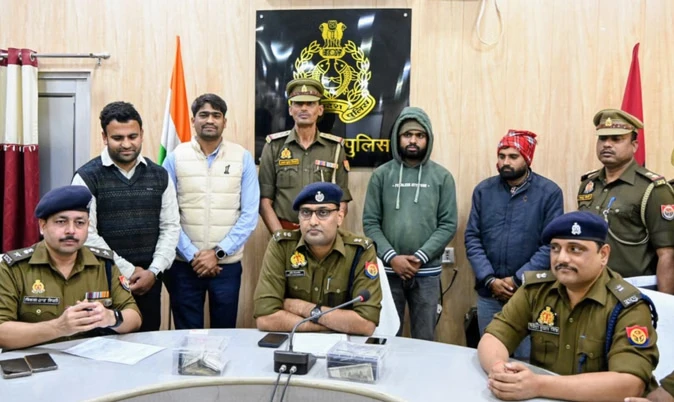 साइबर ठगी और ब्लैकमेलिंग करने वाले गिरोह के दो सदस्य गिरफ्तार, 3.6 लाख रुपये बरामद