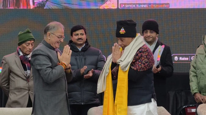 लेह: रक्षामंत्री ने 5,000 करोड़ की 125 सीमाई परियोजनाओं का किया लोकार्पण