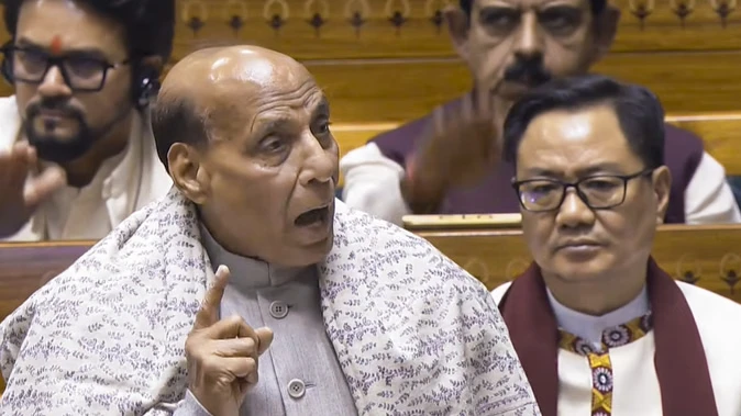 लोकसभा में वंदे मातरम पर चर्चा, राजनाथ सिंह ने कांग्रेस पर साधा निशाना