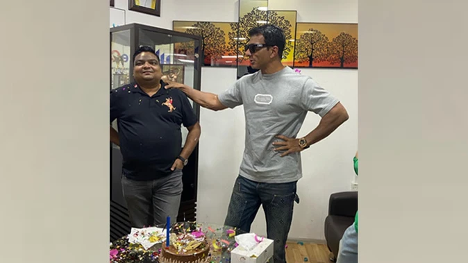 ब्लू चिप ठगी मामले में सोनू सूद और खली से पूछताछ, सात दिन में जवाब देने का आदेश