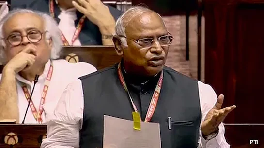 पीएम और गृह मंत्री नेहरू और कांग्रेस नेताओं का अपमान करने से नहीं चूकते:  खरगे