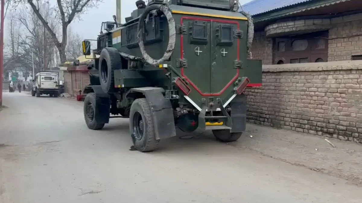 दिल्ली ब्लास्ट: डॉ. अदील और बिलाल के निशानदेही पर एनआईए ने कश्मीर में की छापेमारी