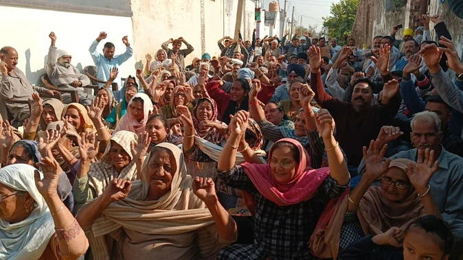 तारबंदी क्षेत्र की जमीन पर हक की लड़ाई, अरनिया सेक्टर के किसानों का जोरदार प्रदर्शन