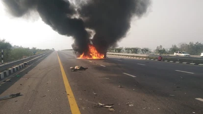 बाराबंकी में भीषण सड़क हादसा: दो कारों की टक्कर में पांच की मौत, कई घायल