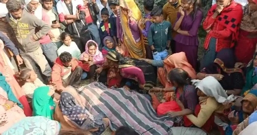 फर्रुखाबाद में सड़क हादसा: बाइक सवार तीन किशोरों की मौत, गुस्साए ग्रामीणों ने लगाया जाम