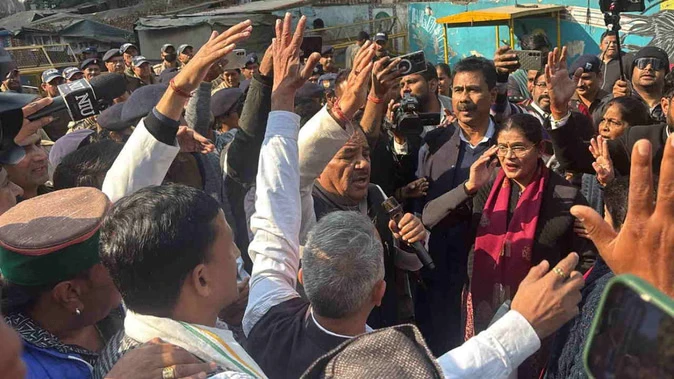 सीएम आवास कूच करने निकले बेरोजगार नर्सिंग अभ्यर्थी, हरक सिंह रावत ने दिया समर्थन