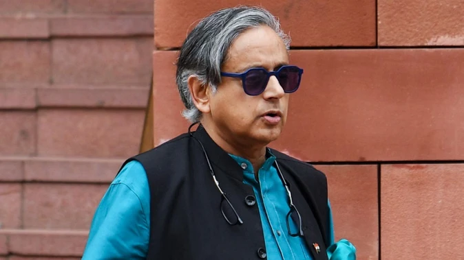 केरल निगम चुनाव: भाजपा ने शशि थरूर के वार्डों में बनाई बढ़त, यूडीएफ तीसरे स्थान पर