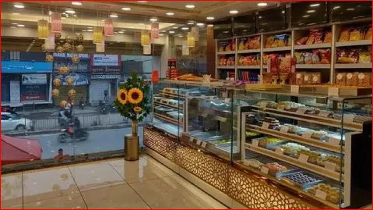 नोएडा-ग्रेनो में FSSAI का सख्त कदम: 21 खाद्य प्रतिष्ठानों पर 50 लाख का जुर्माना