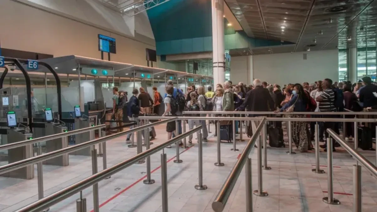 दक्षिण अफ्रीका: ओआर टैम्बो एयरपोर्ट पर 16 बांग्लादेशी नकली वीजा के साथ गिरफ्तार