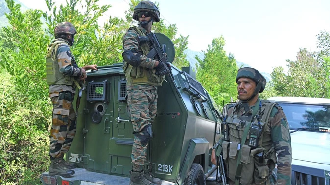 सुरक्षाबलों की बड़ी कार्रवाई: श्रीनगर के बेमिना में सीएएसओ के दौरान तीन गिरफ्तार