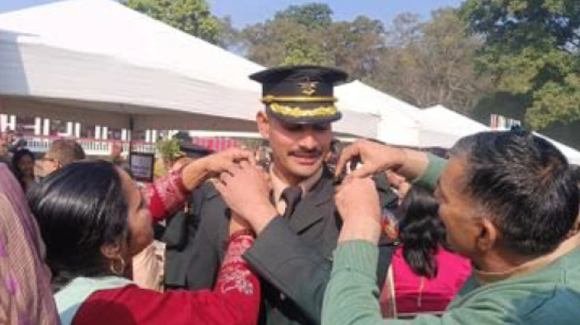 मुजफ्फरनगर: किसान का बेटा बना आर्मी लेफ्टिनेंट, बिटावदा में खुशी की लहर