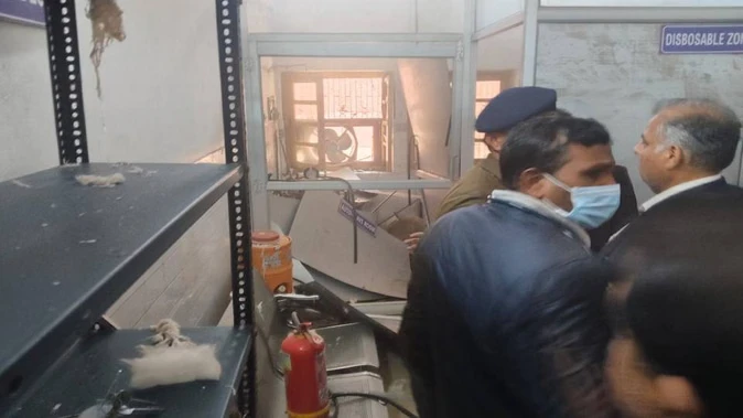 बहराइच: मेडिकल कॉलेज में ऑटोक्लेव मशीन फटने से ऑपरेशन थिएटर में अफरातफरी