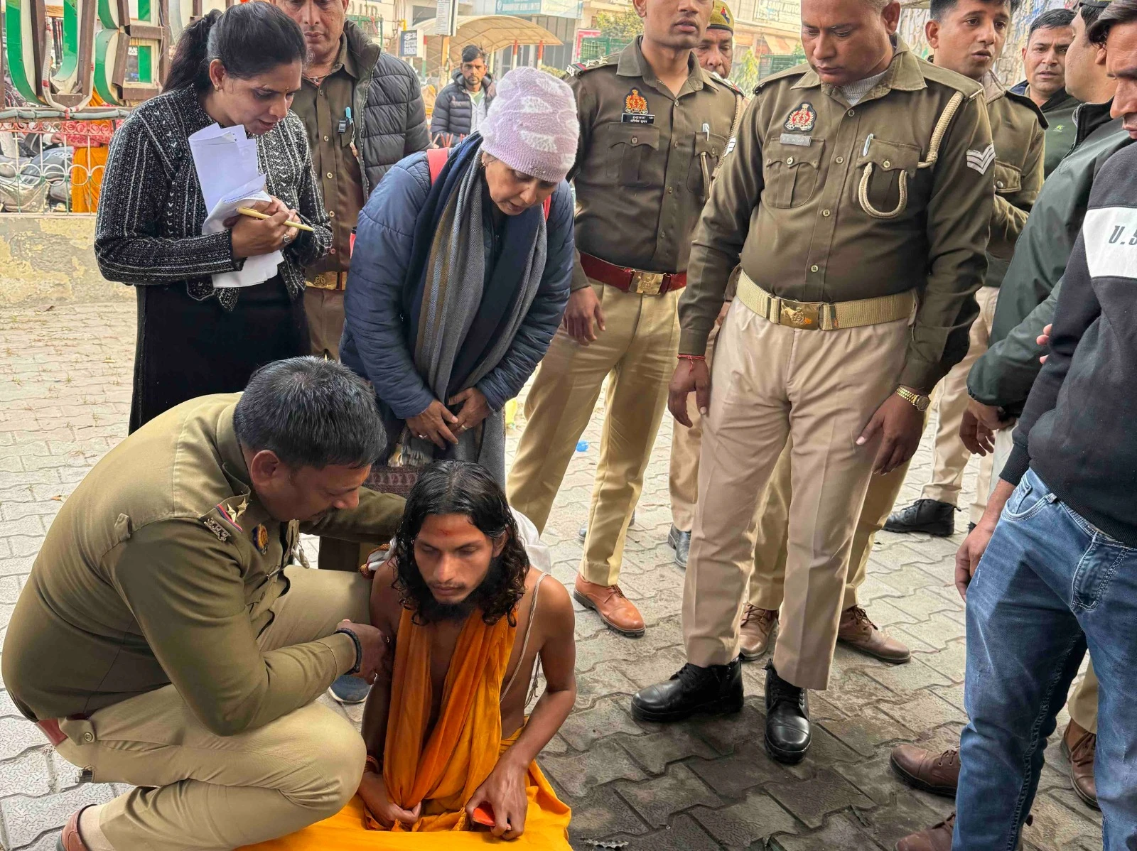 बुलंदशहर कलेक्ट्रेट में गौ सेवक का आत्मदाह का प्रयास, सीडीओ पर अभद्रता का आरोप