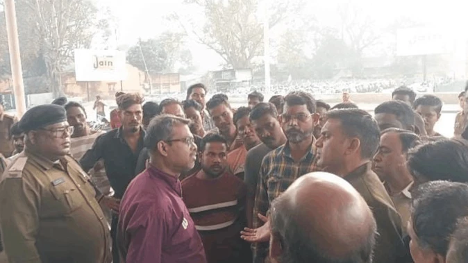 कोरबा: रेलवे नोटिस से बस्ती में तनाव, घरों के बाहर क्रॉस देखकर लोग हुए आक्रोशित