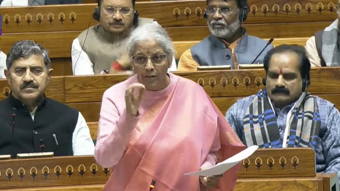 हंगामे के बीच निर्मला सीतारमण का पलटवार, बोलीं- 2013 की तुलना में आज अर्थव्यवस्था मजबूत