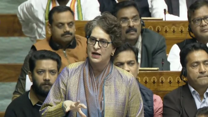 संसद में प्रियंका गांधी का सरकार पर हमला: मनरेगा का नाम बदलना संविधान के खिलाफ