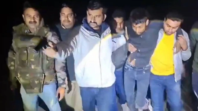 बहराइच में पुलिस मुठभेड़, 16 मुकदमों में वांछित बदमाश गिरफ्तार