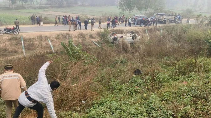 बाराबंकी: पूर्वांचल एक्सप्रेसवे पर भीषण सड़क हादसा, दो की मौत, तीन घायल