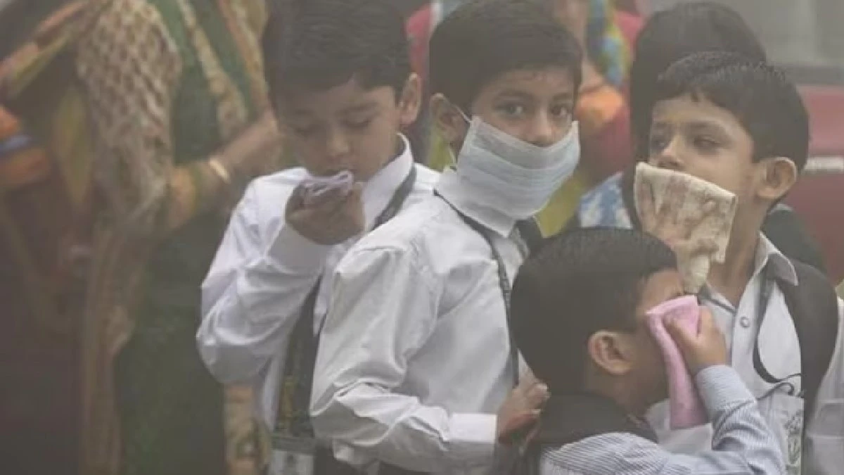 प्रदूषण की मार! गाजियाबाद में हाइब्रिड मोड में चलेंगी 12वीं तक की कक्षाएं