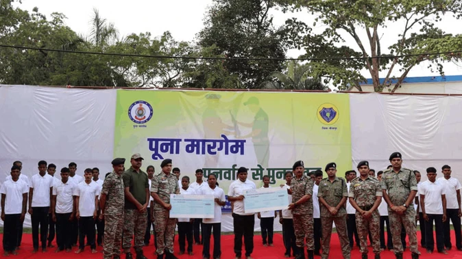 बीजापुर में 34 नक्सलियों ने किया सरेंडर, 84 लाख के थे इनामी