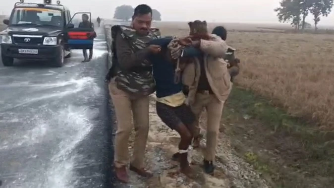 चंदौली में हाईवे पर हंगामा, पिस्टल छीनकर भागा आरोपी, मुठभेड़ में गिरफ्तार