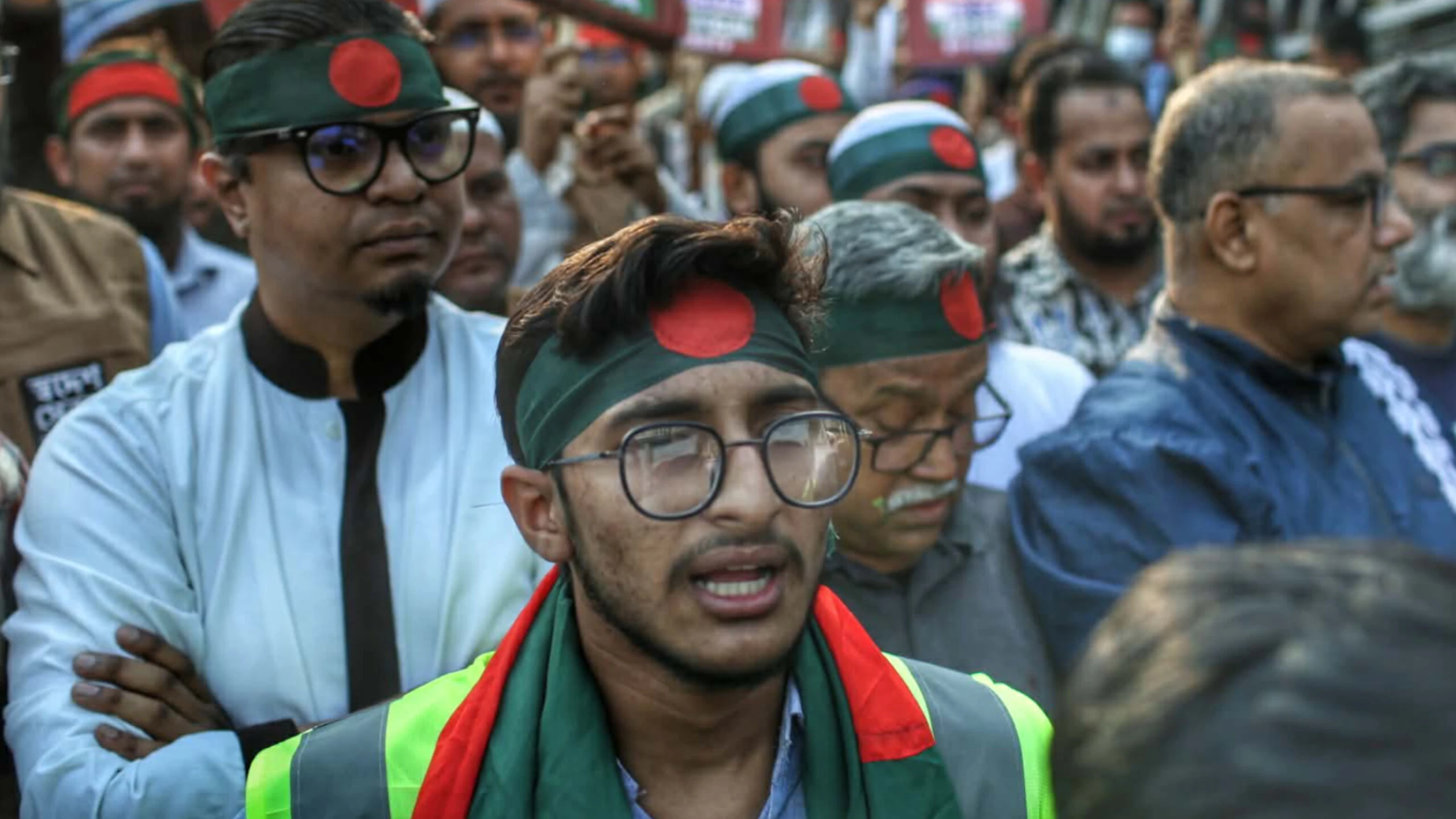 ढाका में प्रदर्शनकारियों ने भारतीय उच्चायोग की ओर मार्च किया, पुलिस ने बीच में रोका