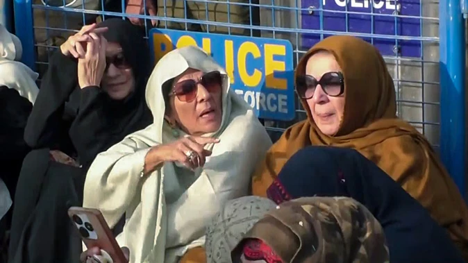 इमरान खान की बहनों के खिलाफ आतंकवाद विरोधी कानून के तहत केस दर्ज