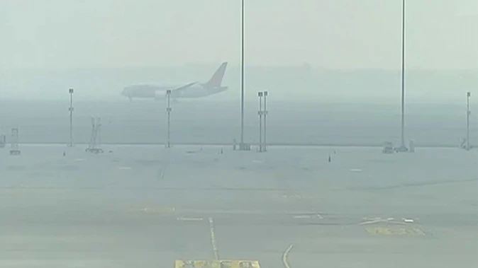 उत्तर भारत में घने कोहरे को लेकर एएआई की चेतावनी, उड़ानों में देरी की आशंका