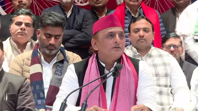 सरकार जनता के मुद्दों से ध्यान भटकाने के लिए वंदे मातरम पर चर्चा करवा रही: अखिलेश यादव