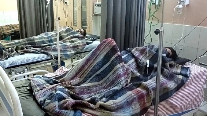 शहबाजपुर में पति-पत्नी ने झगड़े के बाद जहर निगला, दोनों की हालत गंभीर