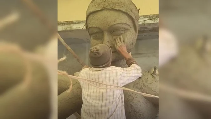 काशी में बन रही प्रदेश की सबसे बड़ी 53 फीट ऊंची मां सरस्वती की प्रतिमा