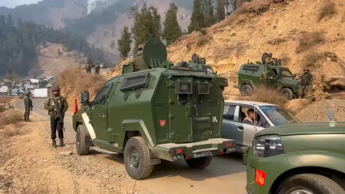 किश्तवाड़: संदिग्ध हथियारबंदों की सूचना पर सुरक्षाबलों ने अभियान किया तेज