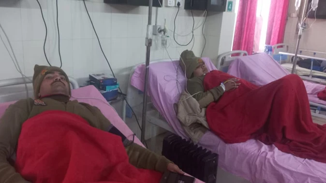 अमरोहा में पुलिस वैन को ट्रक ने मारी टक्कर, तीन कांस्टेबल घायल