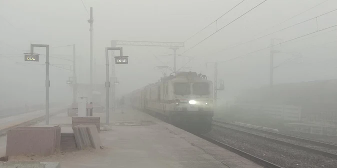 सहारनपुर: कोहरे ने रोकी ट्रेनों की रफ्तार, यात्रियों को झेलनी पड़ी परेशानी
