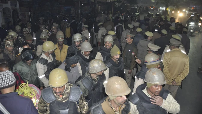 पूर्व आईपीएस अमिताभ ठाकुर की पेशी, कोर्ट परिसर में सुरक्षा के कड़े इंतजाम