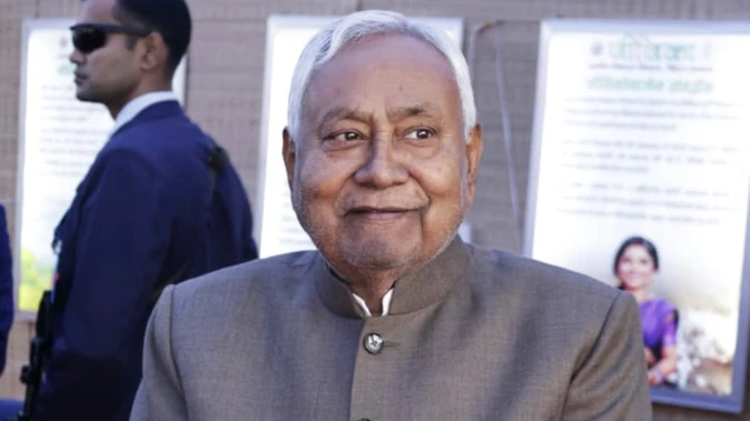 मुख्यमंत्री नीतीश कुमार पटना से दिल्ली के लिए हुए रवाना, कराएंगे इलाज