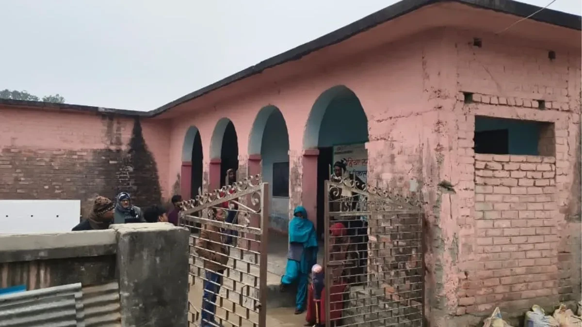 सुपौल के प्राथमिक स्कूल की जमीन रेलवे परियोजना में, छात्रों की पढ़ाई पर खतरा