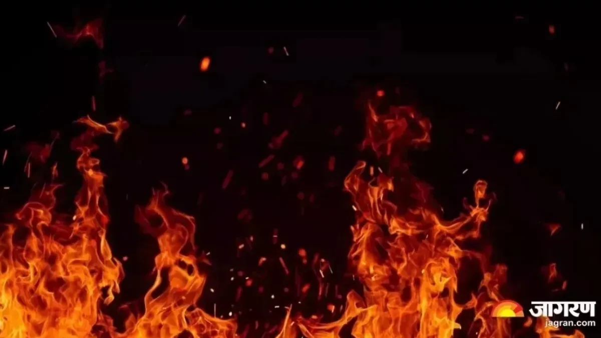 कोलकाता में भीषण अग्निकांड: रात में सोते हुए जल गए एक ही परिवार के चार लोग