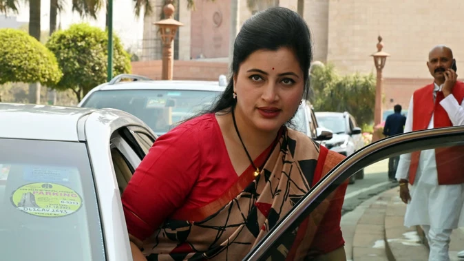 'भारत को पाकिस्तान जैसा बनने से रोकें': नवनीत राणा ने की धर्म के लोगों से ये अपील