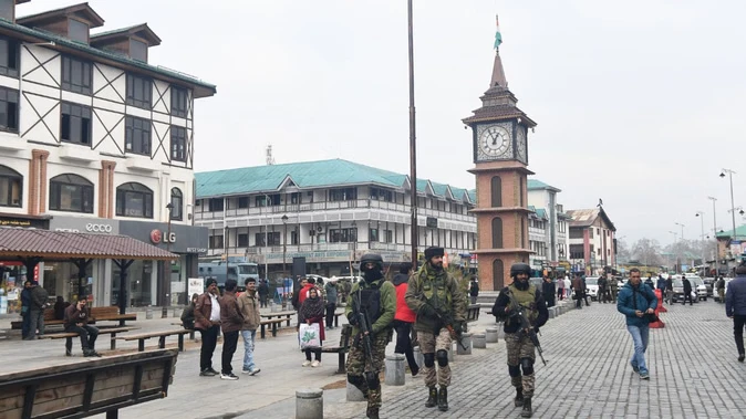 क्रिसमस-नववर्ष से पहले घाटी में हाई अलर्ट, श्रीनगर समेत संवेदनशील इलाकों में सघन तलाशी