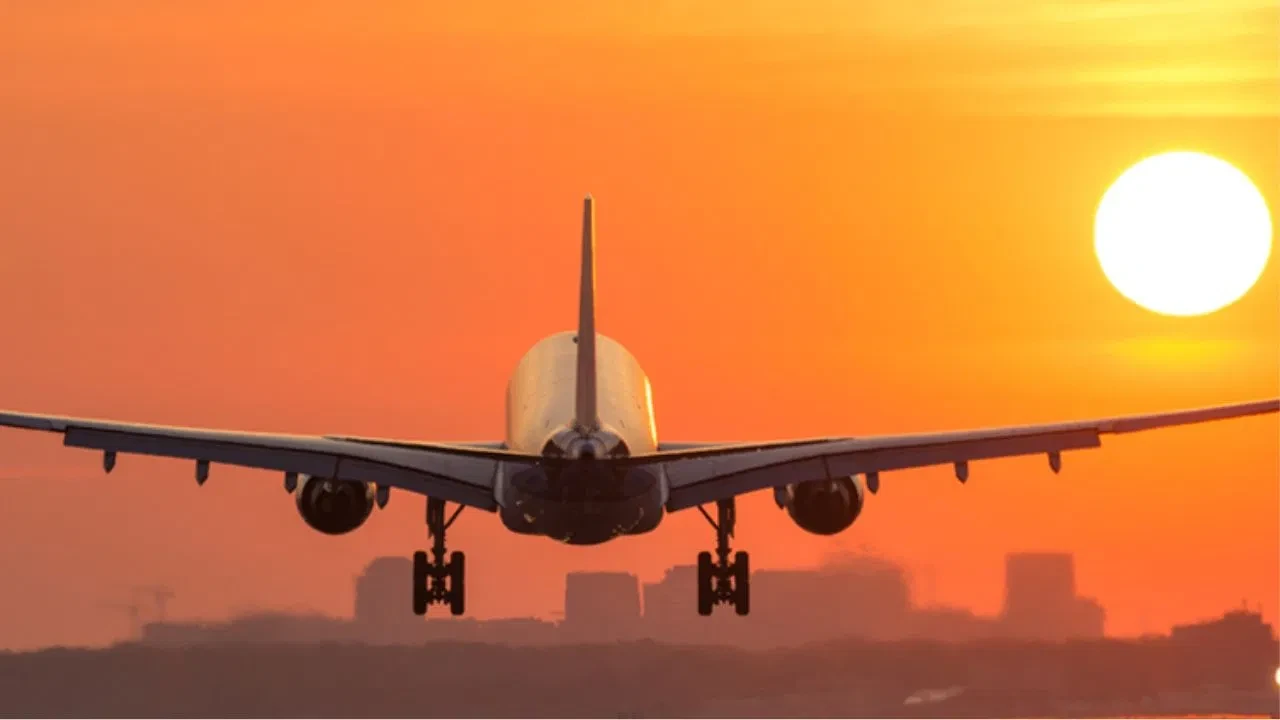 केंद्र सरकार ने तोड़ा हवाई सफर का एकाधिकार, दो नई एयरलाइंस को मिली हरी झंडी