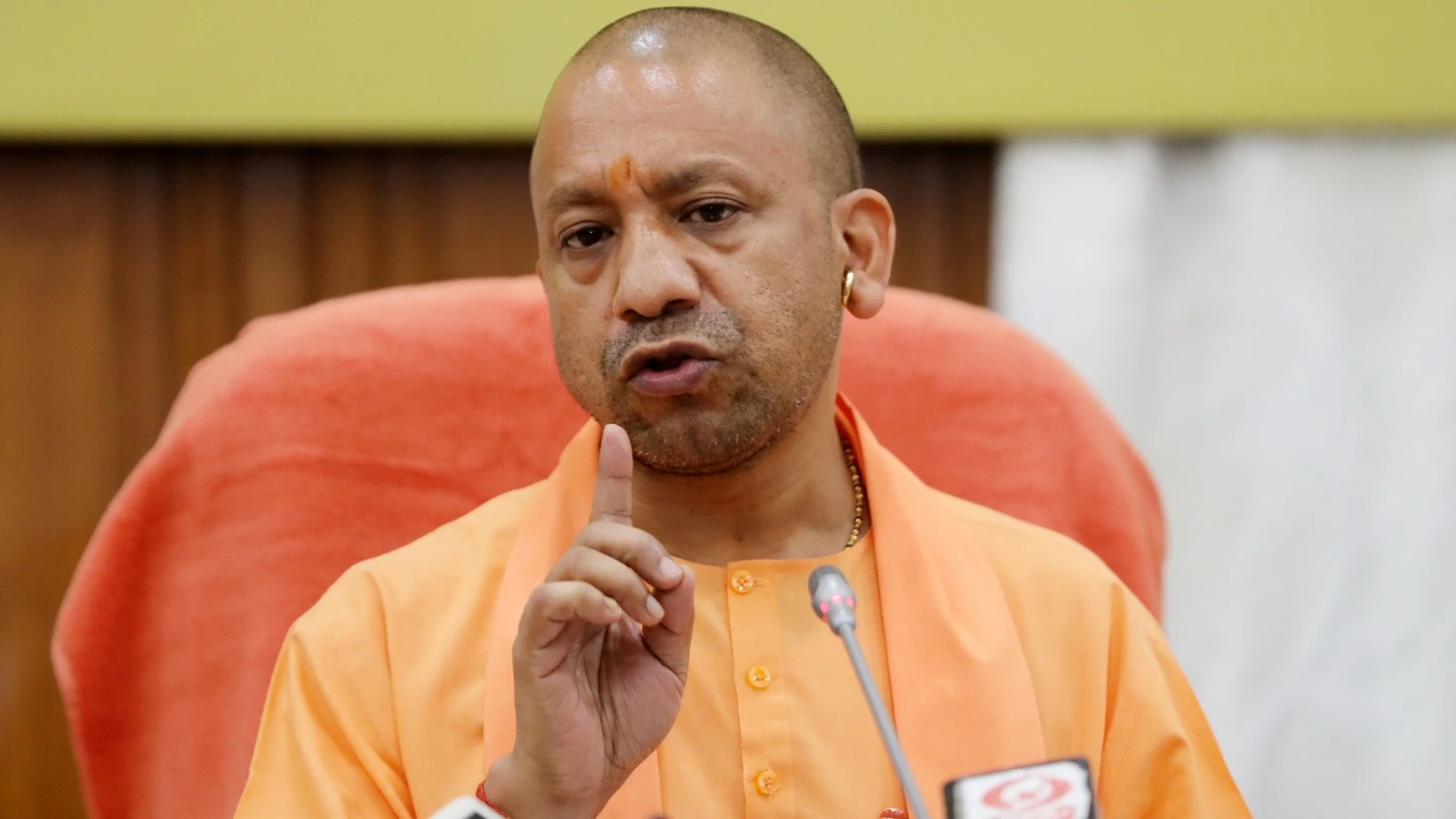 सीएम योगी की अपराधियों को चेतावनी: सुधर जाओ, नहीं तो यमराज के दरवाजे खुले है