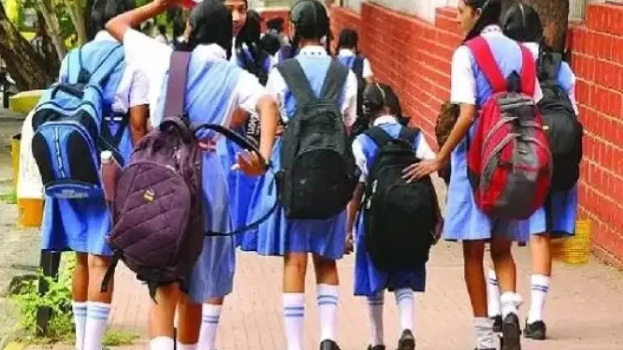 यूपी के कई जिलों में स्कूल बंद, कुछ जिलों में समय बदलकर खोले जाएंगे