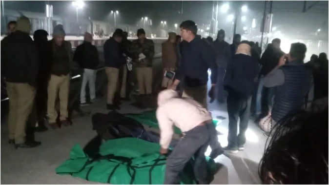 शाहजहांपुर में मानव रहित रेलवे क्रॉसिंग पर एक्सप्रेस से टकराई बाइक, 5 की मौत