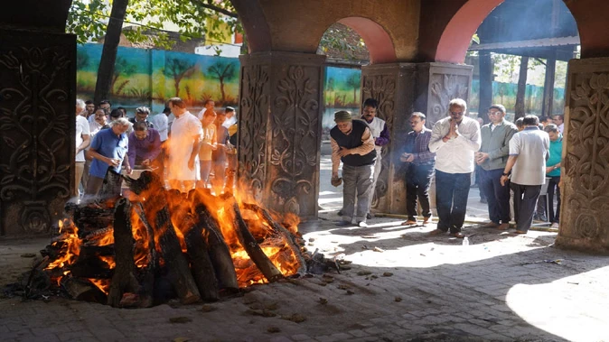 हिंदी साहित्य के स्तंभ विनोद कुमार शुक्ल को दी गई राजकीय अंतिम विदाई