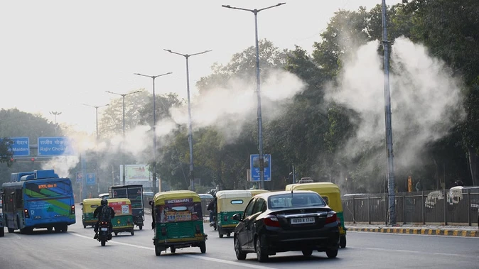 दिल्ली की हवा में मामूली सुधार, AQI अब भी ‘खराब’ श्रेणी में