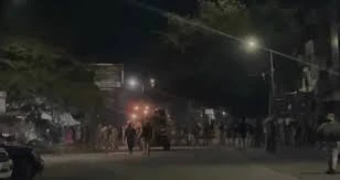 चौमूं में देर रात बिगड़े हालात, पुलिस पर पथराव, आंसू गैस और लाठीचार्ज